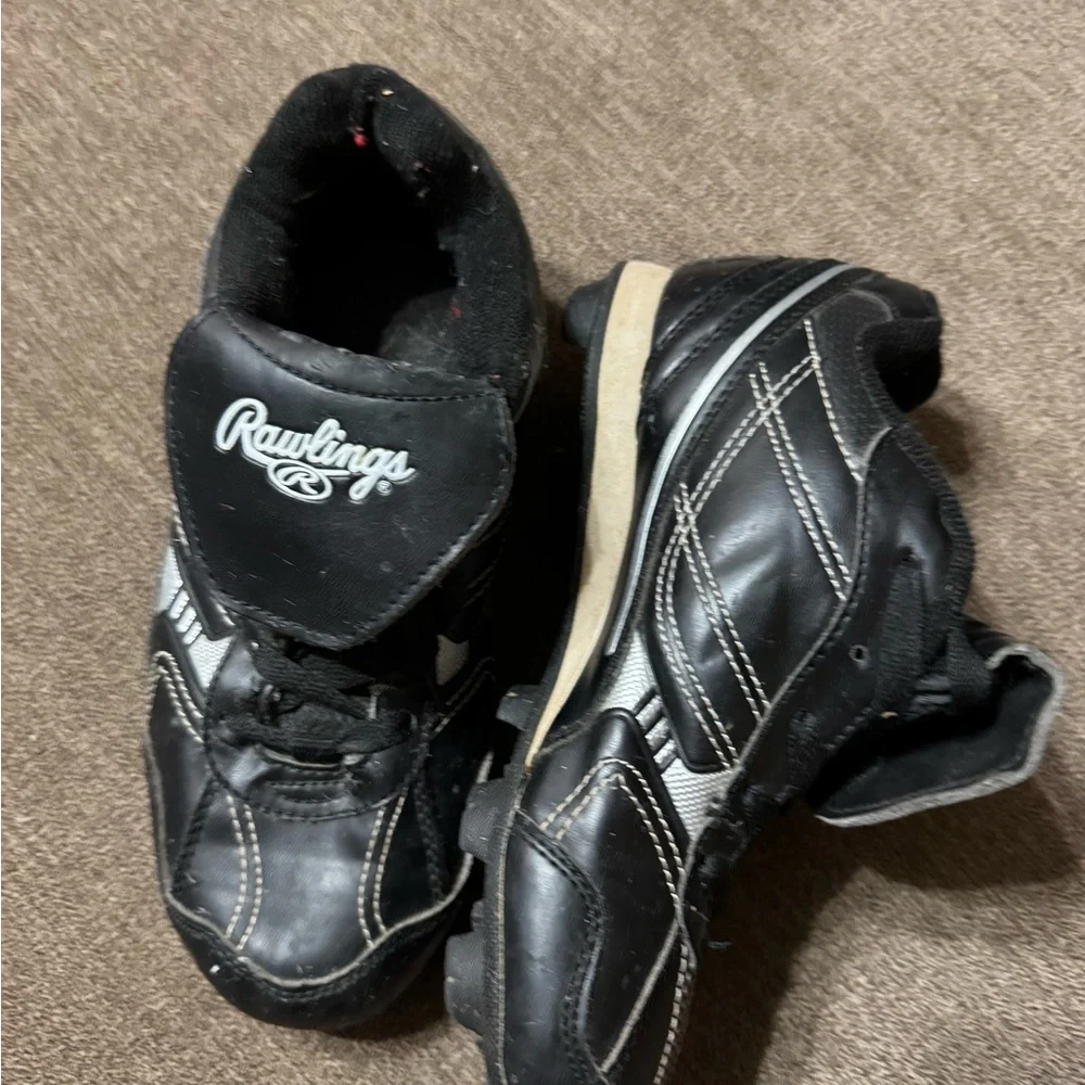 Rawlings Black baseball cleats with Synthetic Leather and Mesh